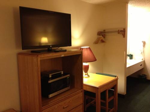 Imagen de la habitación del Hotel Home Town Inn. Foto 10