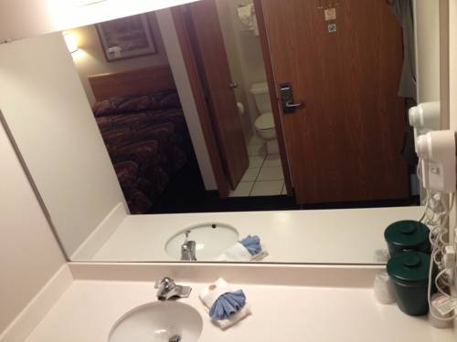 Imagen de la habitación del Hotel Home Town Inn. Foto 14