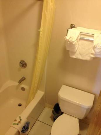 Imagen de la habitación del Hotel Home Town Inn. Foto 16