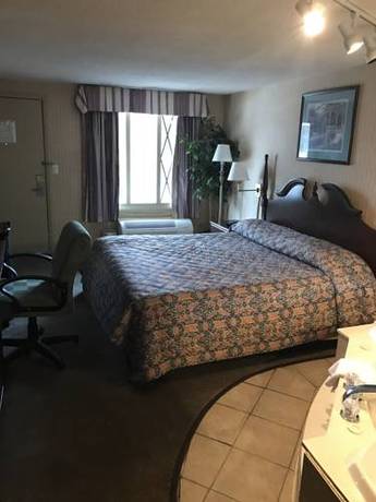 Imagen de la habitación del Hotel Home Town Inn, Flint. Foto 11