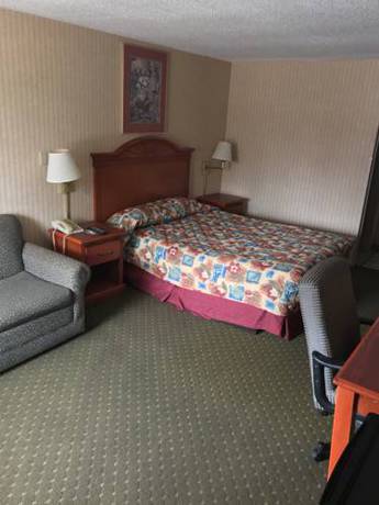 Imagen de la habitación del Hotel Home Town Inn, Flint. Foto 13