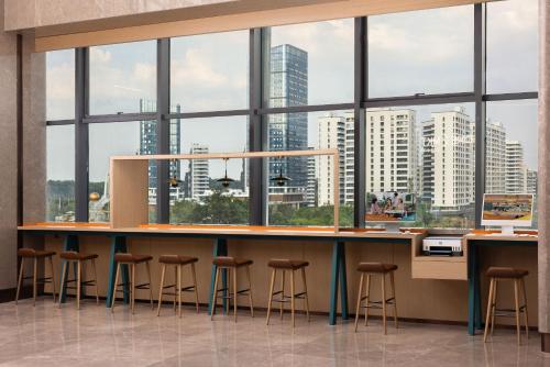 Imagen general del Hotel Home2 Suite by Hilton Chengdu Huaizhou New Town. Foto 11