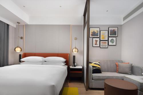Imagen de la habitación del Hotel Home2 Suite by Hilton Guiyang Nanming Jiaxiu. Foto 17