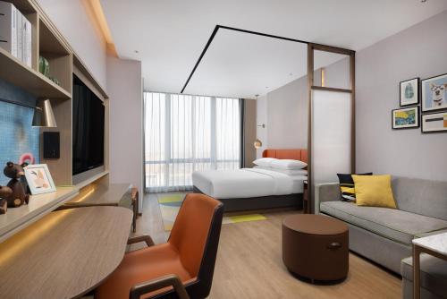 Imagen de la habitación del Hotel Home2 Suite by Hilton Jingjiang Binjiang New Town. Foto 15