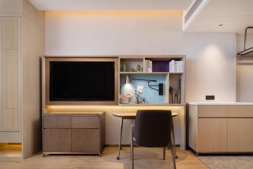 Imagen de la habitación del Hotel Home2 Suite by Hilton Jingjiang Binjiang New Town. Foto 16