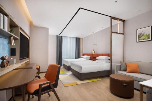 Imagen de la habitación del Hotel Home2 Suite by Hilton Jingjiang Binjiang New Town. Foto 6