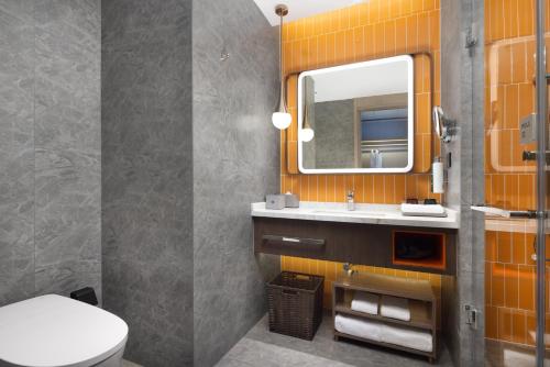Imagen de la habitación del Hotel Home2 Suite by Hilton Jingjiang Binjiang New Town. Foto 8