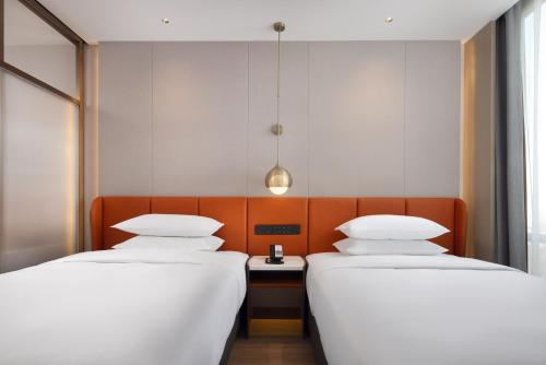 Imagen de la habitación del Hotel Home2 Suite by Hilton Jingjiang Binjiang New Town. Foto 9