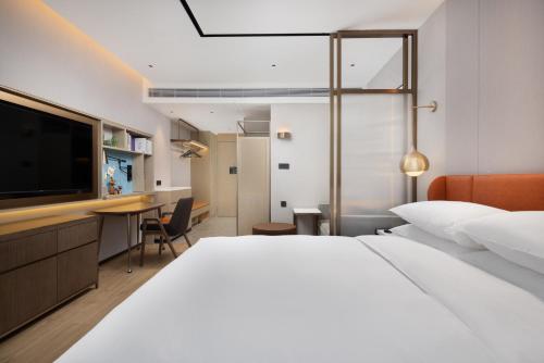 Imagen de la habitación del Hotel Home2 Suite by Hilton Jingjiang Binjiang New Town. Foto 13