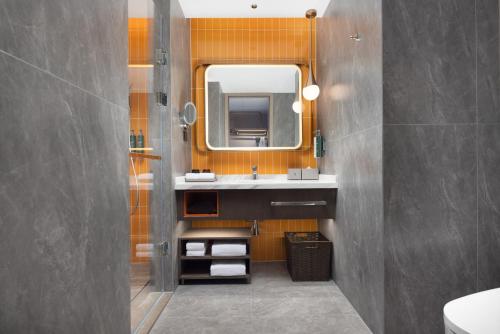 Imagen general del Hotel Home2 Suite by Hilton Wuhan Economic Development Zone. Foto 2