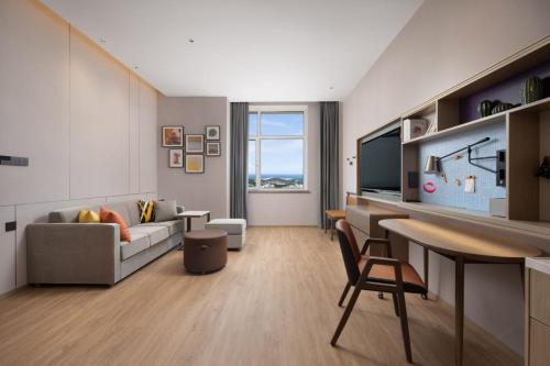 Imagen de la habitación del Hotel Home2 Suite by Hilton Yantai Laishan. Foto 8