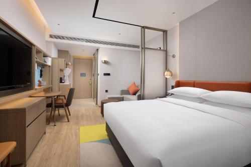 Imagen de la habitación del Hotel Home2 Suite by Meishan Dongpo. Foto 19