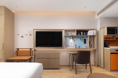 Imagen general del Hotel Home2 Suite by Meishan Dongpo. Foto 7