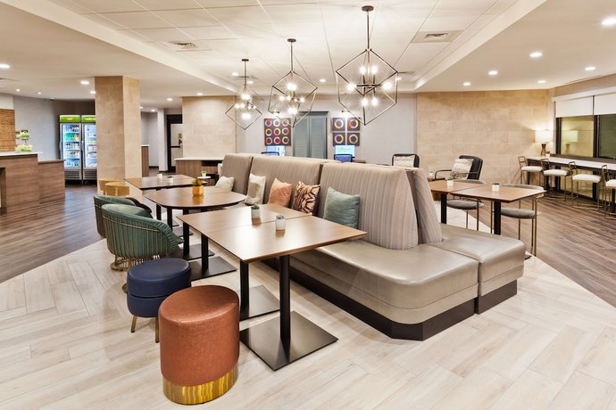 Imagen de los interiores del Hotel Home2 Suites By Hilton Alpharetta. Foto 18