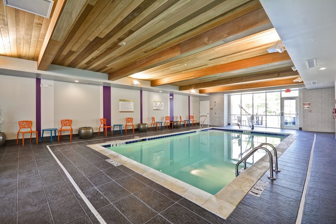 Imagen de la piscina del Hotel Home2 Suites By Hilton Blue Ash Cincinnati. Foto 19