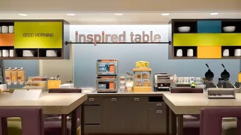 Imagen del bar/restaurante del Hotel Home2 Suites By Hilton Brownsburg. Foto 4