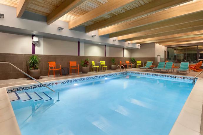 Imagen de la piscina del Hotel Home2 Suites By Hilton Champaign/urbana. Foto 20