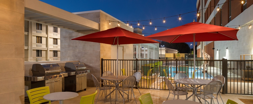 Imagen de los exteriores del Hotel Home2 Suites By Hilton Charlotte Airport. Foto 4