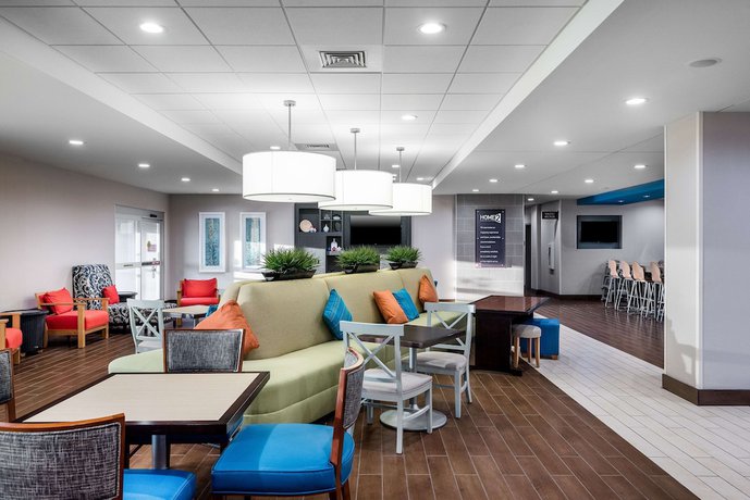 Imagen de los interiores del Hotel Home2 Suites By Hilton Charlotte University Research Park. Foto 16
