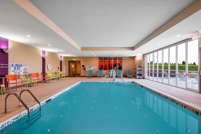 Imagen de la piscina del Hotel Home2 Suites By Hilton Charlotte University Research Park. Foto 20