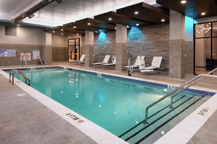 Imagen de la piscina del Hotel Home2 Suites By Hilton Columbia Downtown. Foto 19
