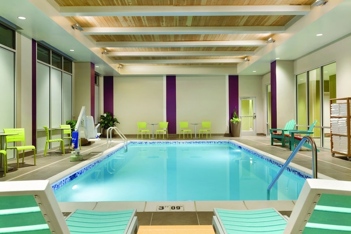 Imagen de la piscina del Hotel Home2 Suites By Hilton Eugene Downtown University. Foto 16