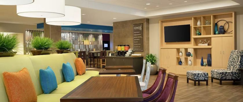 Imagen de los interiores del Hotel Home2 Suites By Hilton Falls Church. Foto 4