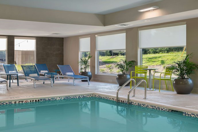 Imagen de la piscina del Hotel Home2 Suites By Hilton Fayetteville North. Foto 20