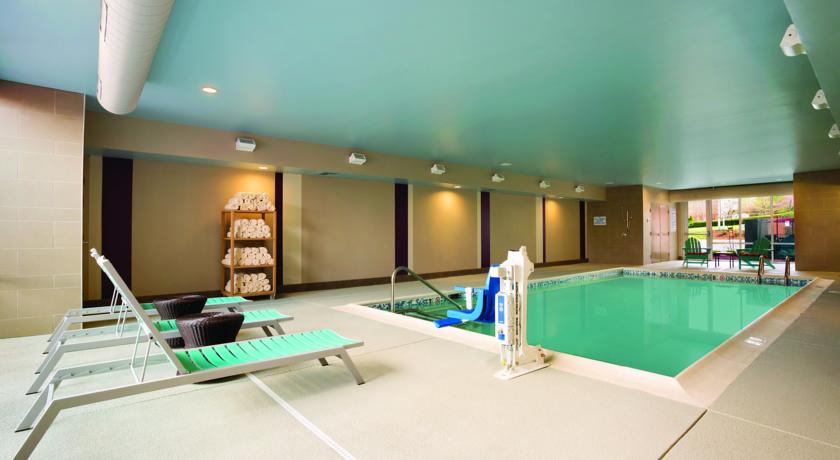 Imagen de la piscina del Hotel Home2 Suites By Hilton Greensboro Airport, Nc. Foto 9