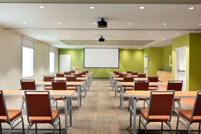 Imagen de los interiores del Hotel Home2 Suites By Hilton Houston Energy Corridor. Foto 16