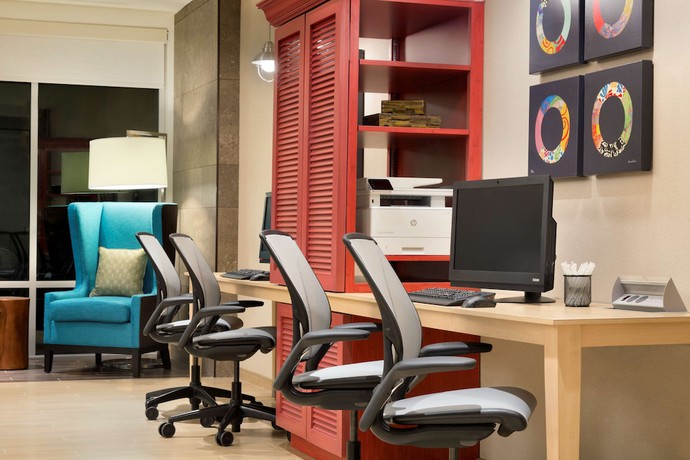 Imagen de los interiores del Hotel Home2 Suites By Hilton Houston Energy Corridor. Foto 17