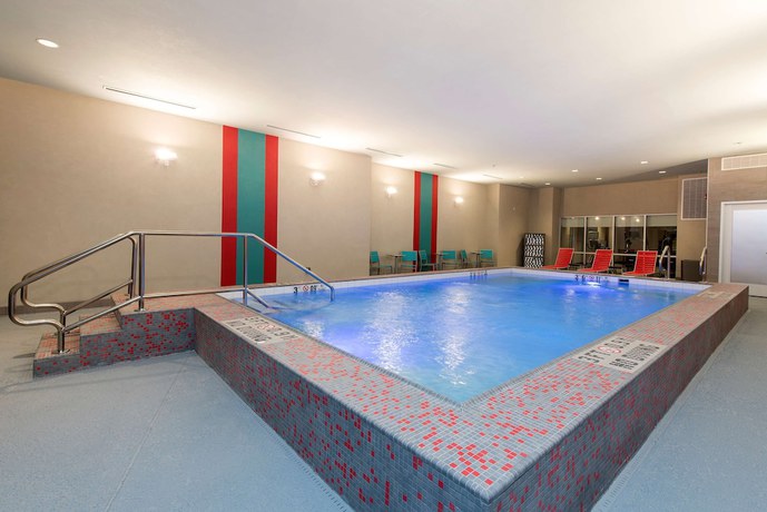 Imagen de la piscina del Hotel Home2 Suites By Hilton Indianapolis Downtown. Foto 20