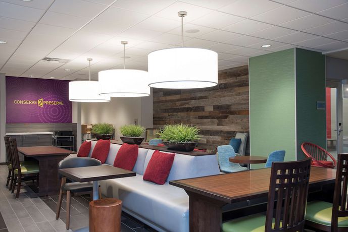 Imagen de los interiores del Hotel Home2 Suites By Hilton Indianapolis Downtown. Foto 16