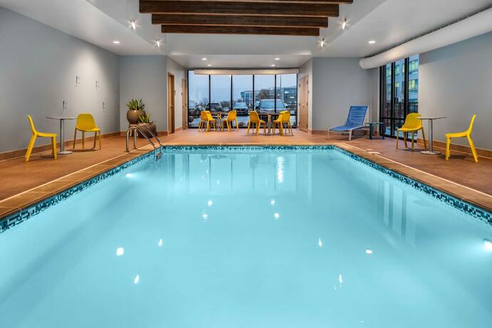 Imagen de la piscina del Hotel Home2 Suites By Hilton Indianapolis North At Intech Park. Foto 32