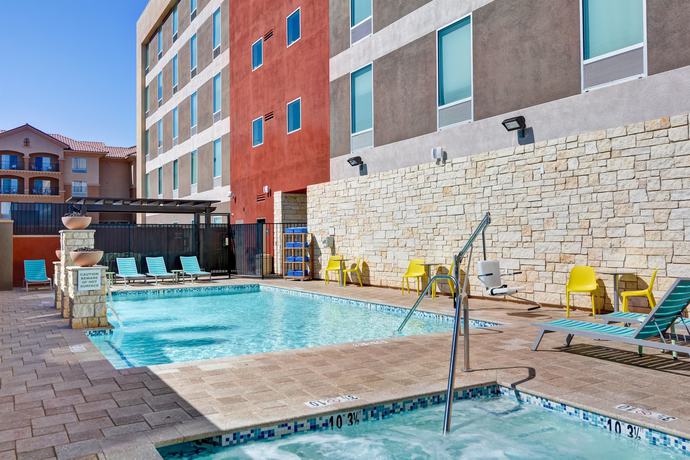 Imagen de la piscina del Hotel Home2 Suites By Hilton Las Vegas Strip South. Foto 20