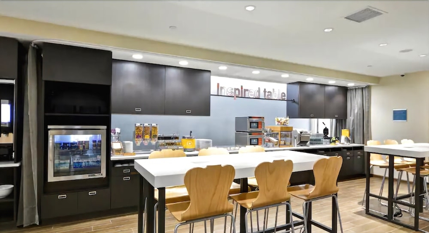 Imagen del bar/restaurante del Hotel Home2 Suites By Hilton Maumee Toledo. Foto 2