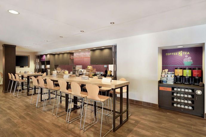 Imagen del bar/restaurante del Hotel Home2 Suites By Hilton Middletown. Foto 3