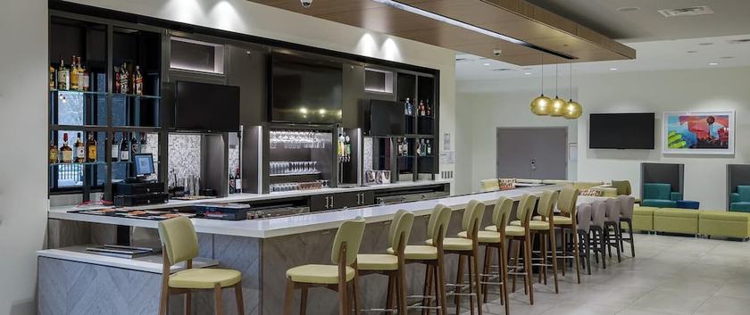 Imagen del bar/restaurante del Hotel Home2 Suites By Hilton Nashville West End Avenue. Foto 4