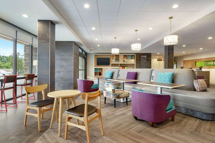 Imagen de los interiores del Hotel Home2 Suites By Hilton New Brunswick, Nj. Foto 16