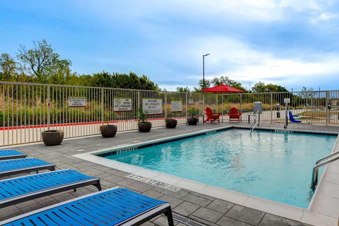 Imagen de la piscina del Hotel Home2 Suites By Hilton North Plano Hwy 75. Foto 8