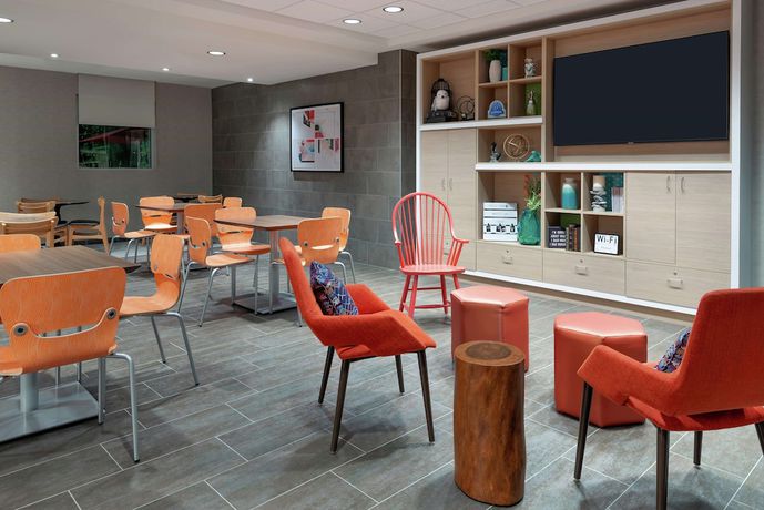Imagen de los interiores del Hotel Home2 Suites By Hilton Orlando Near Universal. Foto 19