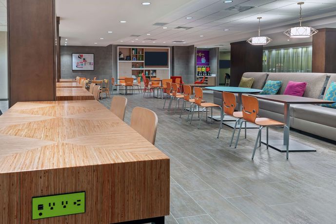 Imagen de los interiores del Hotel Home2 Suites By Hilton Orlando Near Universal. Foto 20