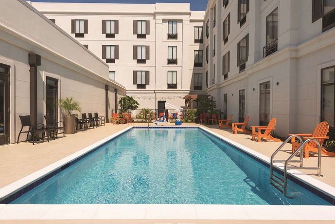 Imagen de la piscina del Hotel Home2 Suites By Hilton Parc Lafayette. Foto 20