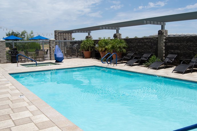 Imagen de la piscina del Hotel Home2 Suites By Hilton Phoenix Chandler. Foto 20