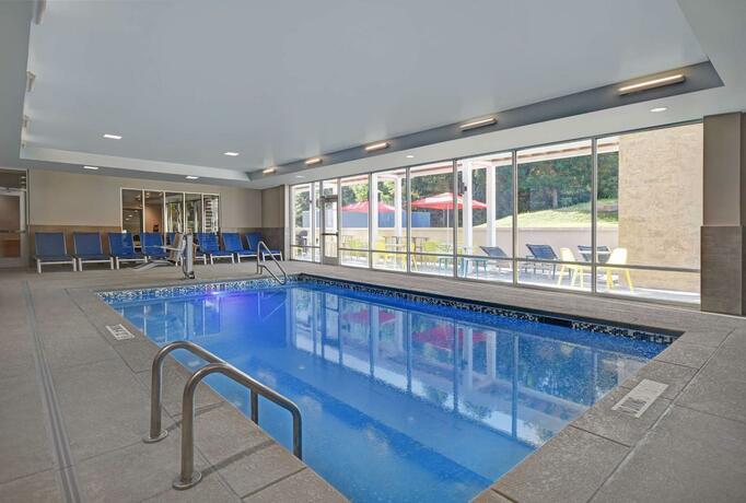 Imagen de la piscina del Hotel Home2 Suites By Hilton Raleigh North I-540. Foto 42