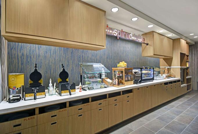 Imagen del bar/restaurante del Hotel Home2 Suites By Hilton Raleigh North I-540. Foto 19