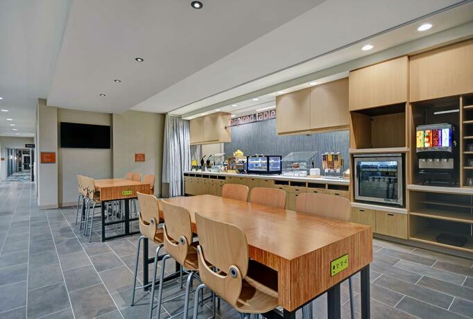 Imagen del bar/restaurante del Hotel Home2 Suites By Hilton Raleigh North I-540. Foto 20