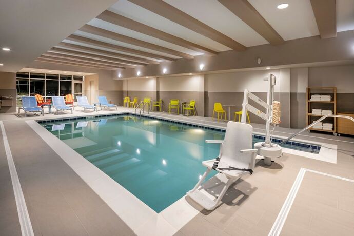 Imagen de la piscina del Hotel Home2 Suites By Hilton Richmond Short Pump. Foto 22