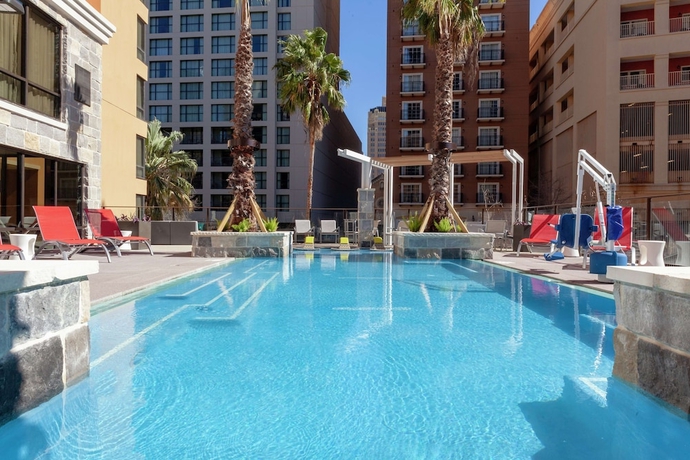 Imagen de la piscina del Hotel Home2 Suites By Hilton San Antonio Riverwalk. Foto 19