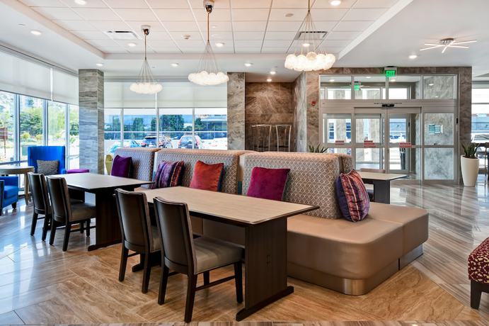 Imagen del bar/restaurante del Hotel Home2 Suites By Hilton San Francisco Airport North. Foto 2